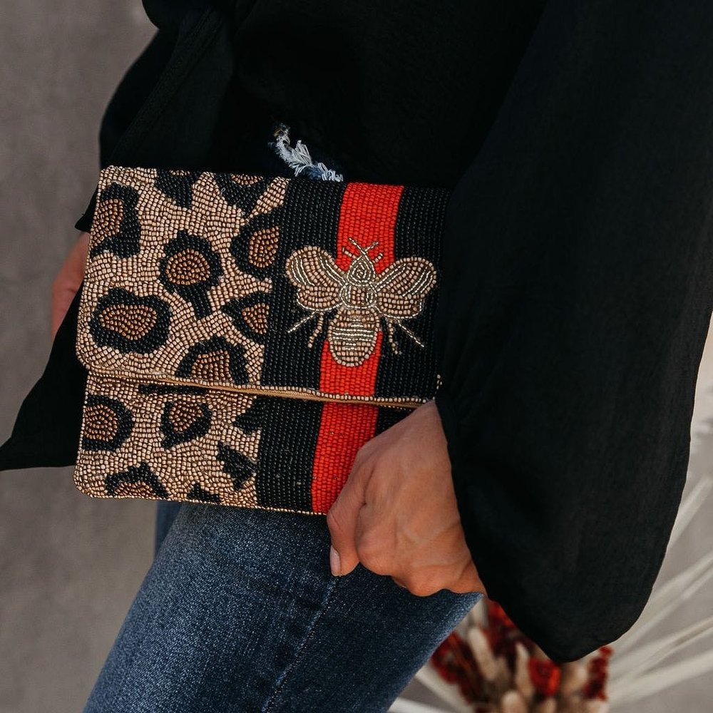 LAST ONE - BEST BEEHIVE-IOR HANDMADE BEADED CROSSBODY CLUTCH - Picture 5 of 6
